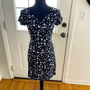 Adorable black and white floral, Women’s summer dress. Size medium small.